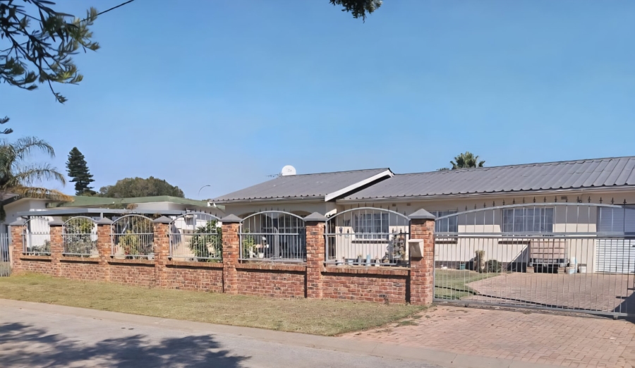 4 Bedroom Property for Sale in Bothasrus Eastern Cape
